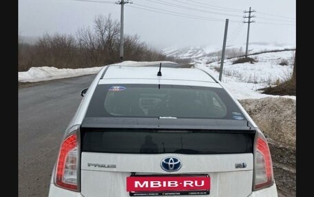Toyota Prius, 2015 год, 1 090 000 рублей, 9 фотография