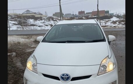 Toyota Prius, 2015 год, 1 090 000 рублей, 4 фотография