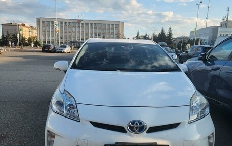 Toyota Prius, 2015 год, 1 090 000 рублей, 6 фотография