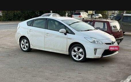 Toyota Prius, 2015 год, 1 090 000 рублей, 3 фотография