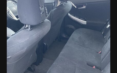 Toyota Prius, 2015 год, 1 090 000 рублей, 17 фотография