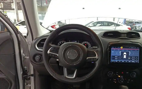 Jeep Renegade I рестайлинг, 2020 год, 1 200 000 рублей, 11 фотография