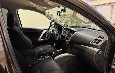 Mitsubishi Pajero Sport III рестайлинг, 2017 год, 2 888 000 рублей, 9 фотография