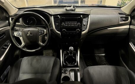 Mitsubishi Pajero Sport III рестайлинг, 2017 год, 2 888 000 рублей, 8 фотография