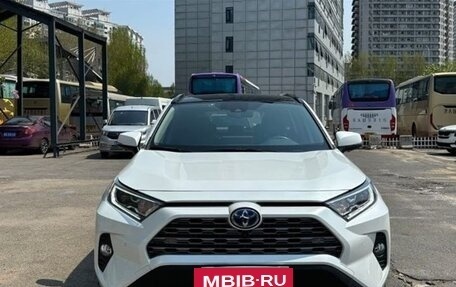 Toyota RAV4, 2022 год, 2 740 000 рублей, 3 фотография