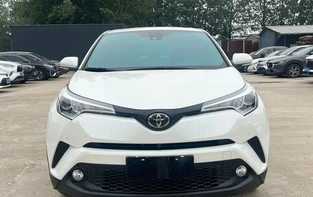 Toyota C-HR I рестайлинг, 2020 год, 2 000 000 рублей, 2 фотография