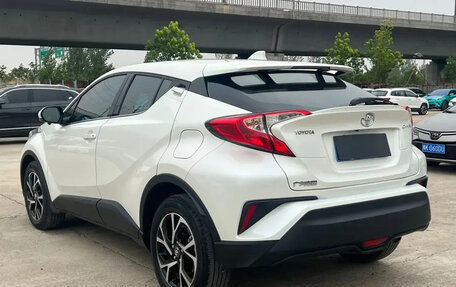 Toyota C-HR I рестайлинг, 2020 год, 2 000 000 рублей, 6 фотография