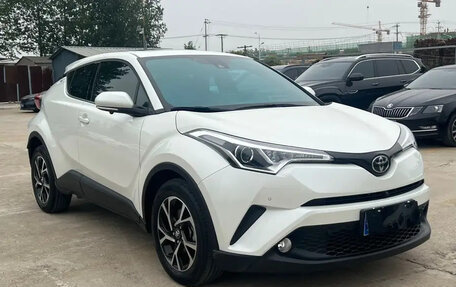 Toyota C-HR I рестайлинг, 2020 год, 2 000 000 рублей, 3 фотография