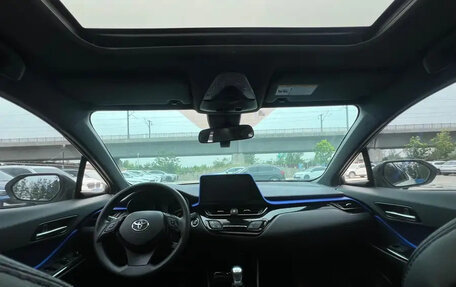Toyota C-HR I рестайлинг, 2020 год, 2 000 000 рублей, 15 фотография