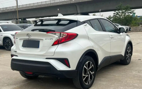 Toyota C-HR I рестайлинг, 2020 год, 2 000 000 рублей, 4 фотография