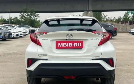 Toyota C-HR I рестайлинг, 2020 год, 2 000 000 рублей, 5 фотография