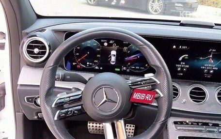 Mercedes-Benz E-Класс, 2022 год, 3 700 000 рублей, 5 фотография