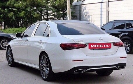 Mercedes-Benz E-Класс, 2022 год, 3 700 000 рублей, 2 фотография