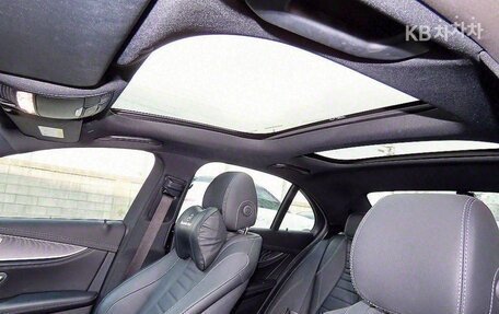 Mercedes-Benz E-Класс, 2022 год, 3 700 000 рублей, 11 фотография