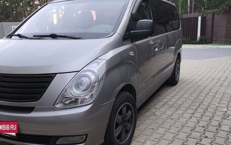 Hyundai Grand Starex Grand Starex I рестайлинг 2, 2013 год, 1 850 000 рублей, 2 фотография