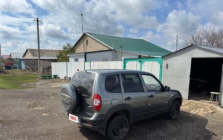 Chevrolet Niva I рестайлинг, 2015 год, 569 000 рублей, 3 фотография