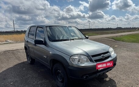 Chevrolet Niva I рестайлинг, 2015 год, 569 000 рублей, 2 фотография