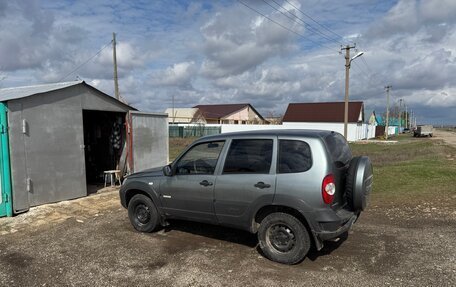 Chevrolet Niva I рестайлинг, 2015 год, 569 000 рублей, 4 фотография