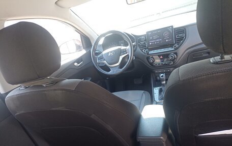 Hyundai Solaris II рестайлинг, 2021 год, 1 400 000 рублей, 8 фотография