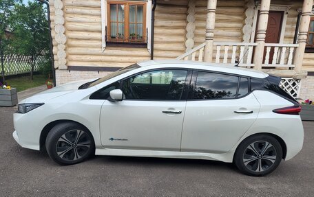 Nissan Leaf II, 2019 год, 1 800 000 рублей, 5 фотография