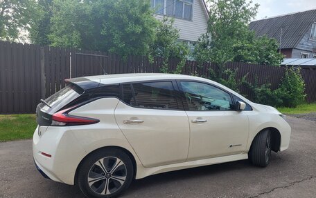 Nissan Leaf II, 2019 год, 1 800 000 рублей, 3 фотография