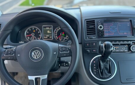 Volkswagen Multivan T5, 2011 год, 2 250 000 рублей, 21 фотография