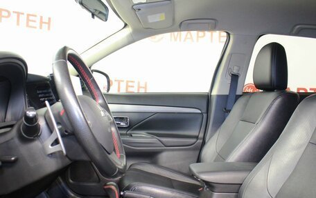 Mitsubishi Outlander III рестайлинг 3, 2013 год, 1 539 000 рублей, 9 фотография
