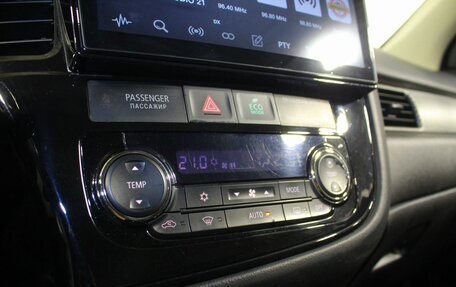 Mitsubishi Outlander III рестайлинг 3, 2013 год, 1 539 000 рублей, 13 фотография