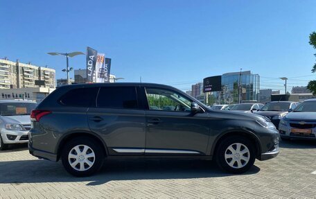 Mitsubishi Outlander III рестайлинг 3, 2019 год, 1 790 000 рублей, 3 фотография