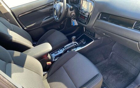 Mitsubishi Outlander III рестайлинг 3, 2019 год, 1 790 000 рублей, 8 фотография