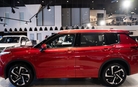 Mitsubishi Outlander, 2023 год, 5 600 000 рублей, 9 фотография