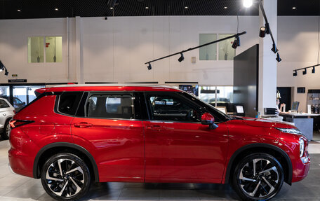 Mitsubishi Outlander, 2023 год, 5 600 000 рублей, 4 фотография