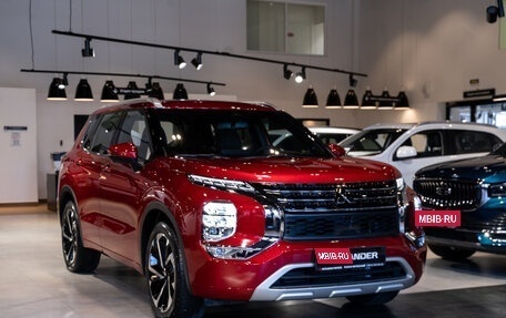 Mitsubishi Outlander, 2023 год, 5 600 000 рублей, 3 фотография