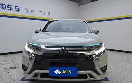 Mitsubishi Outlander III рестайлинг 3, 2021 год, 1 758 000 рублей, 2 фотография