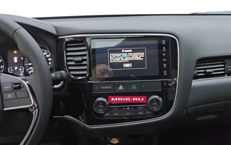 Mitsubishi Outlander III рестайлинг 3, 2021 год, 1 758 000 рублей, 5 фотография