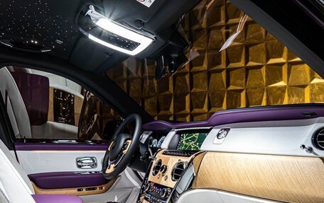 Rolls-Royce Cullinan, 2025 год, 70 000 000 рублей, 24 фотография