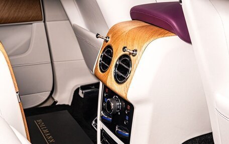 Rolls-Royce Cullinan, 2025 год, 70 000 000 рублей, 25 фотография