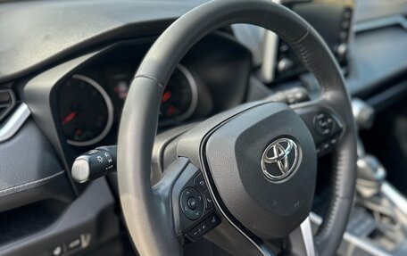 Toyota RAV4, 2021 год, 3 135 000 рублей, 10 фотография