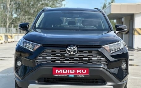 Toyota RAV4, 2021 год, 3 135 000 рублей, 2 фотография