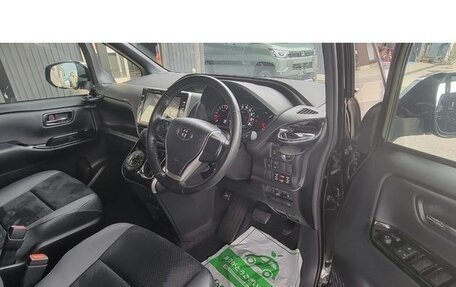 Toyota Voxy III, 2021 год, 1 805 123 рублей, 13 фотография