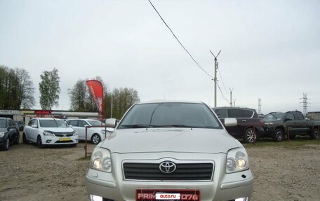 Toyota Avensis III рестайлинг, 2004 год, 699 000 рублей, 3 фотография