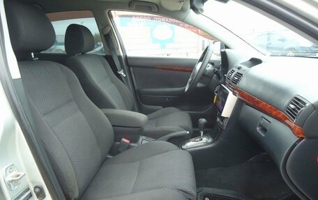 Toyota Avensis III рестайлинг, 2004 год, 699 000 рублей, 19 фотография