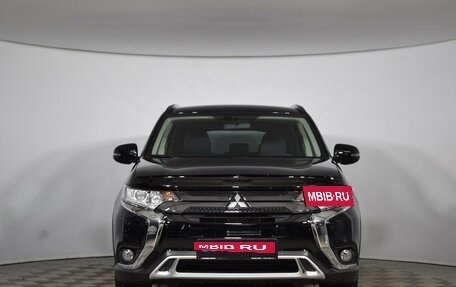 Mitsubishi Outlander III рестайлинг 3, 2022 год, 3 490 000 рублей, 2 фотография