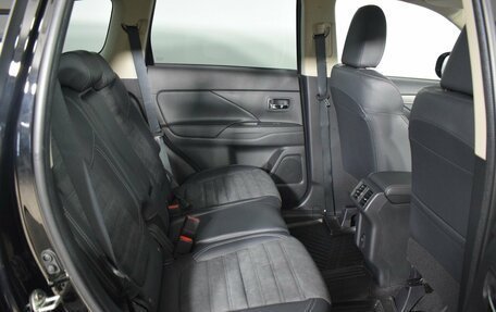 Mitsubishi Outlander III рестайлинг 3, 2022 год, 3 490 000 рублей, 9 фотография