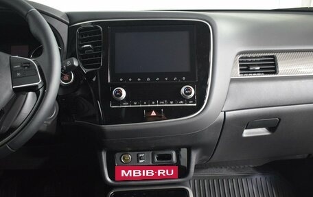 Mitsubishi Outlander III рестайлинг 3, 2022 год, 3 490 000 рублей, 7 фотография