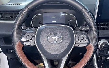 Toyota RAV4, 2022 год, 2 690 000 рублей, 4 фотография