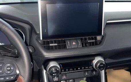 Toyota RAV4, 2022 год, 2 690 000 рублей, 7 фотография