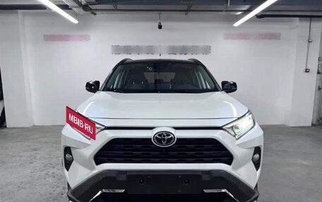 Toyota RAV4, 2022 год, 2 690 000 рублей, 2 фотография