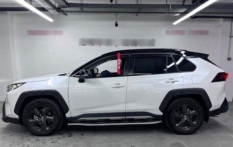 Toyota RAV4, 2022 год, 2 690 000 рублей, 8 фотография