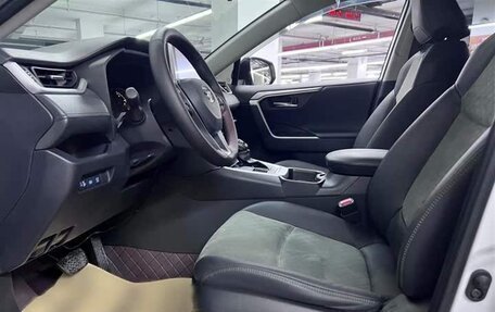 Toyota RAV4, 2022 год, 2 690 000 рублей, 21 фотография